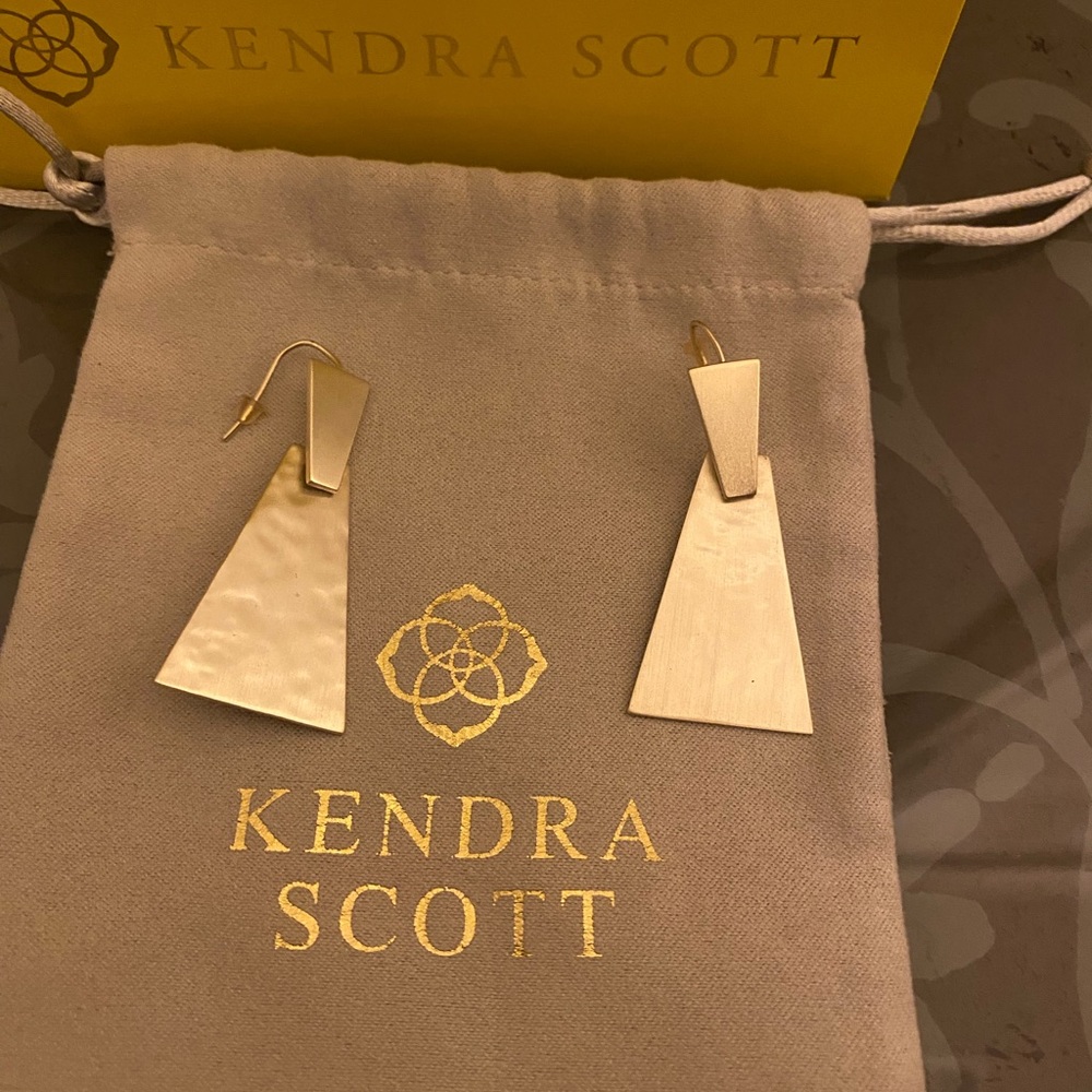 Kendra Scott Keerti gold tone earrings in good condition